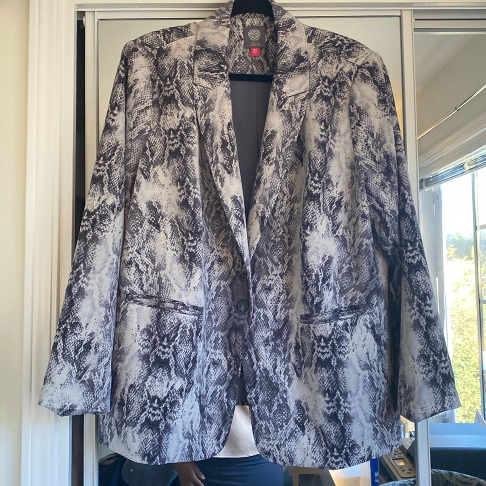 Vince Camuto casual Snake print blazer